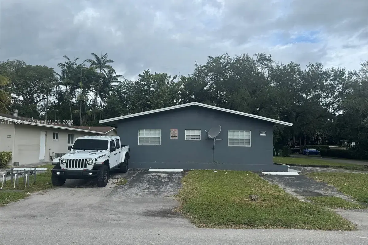 353 SW 19th Ave, Fort Lauderdale FL 33312