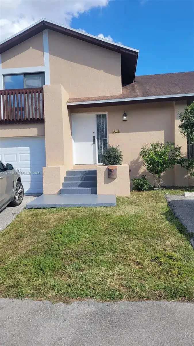 914 NW 106th Ave Cir # 914, Miami FL 33172 photo 2