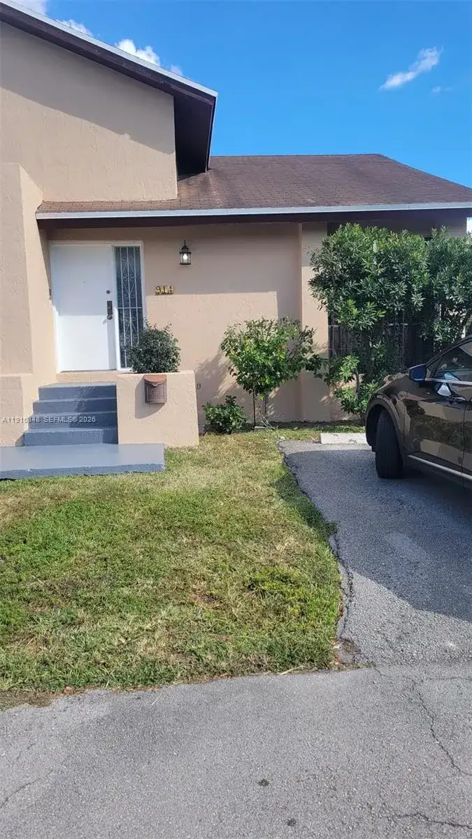 914 NW 106th Ave Cir # 914, Miami FL 33172 photo 3