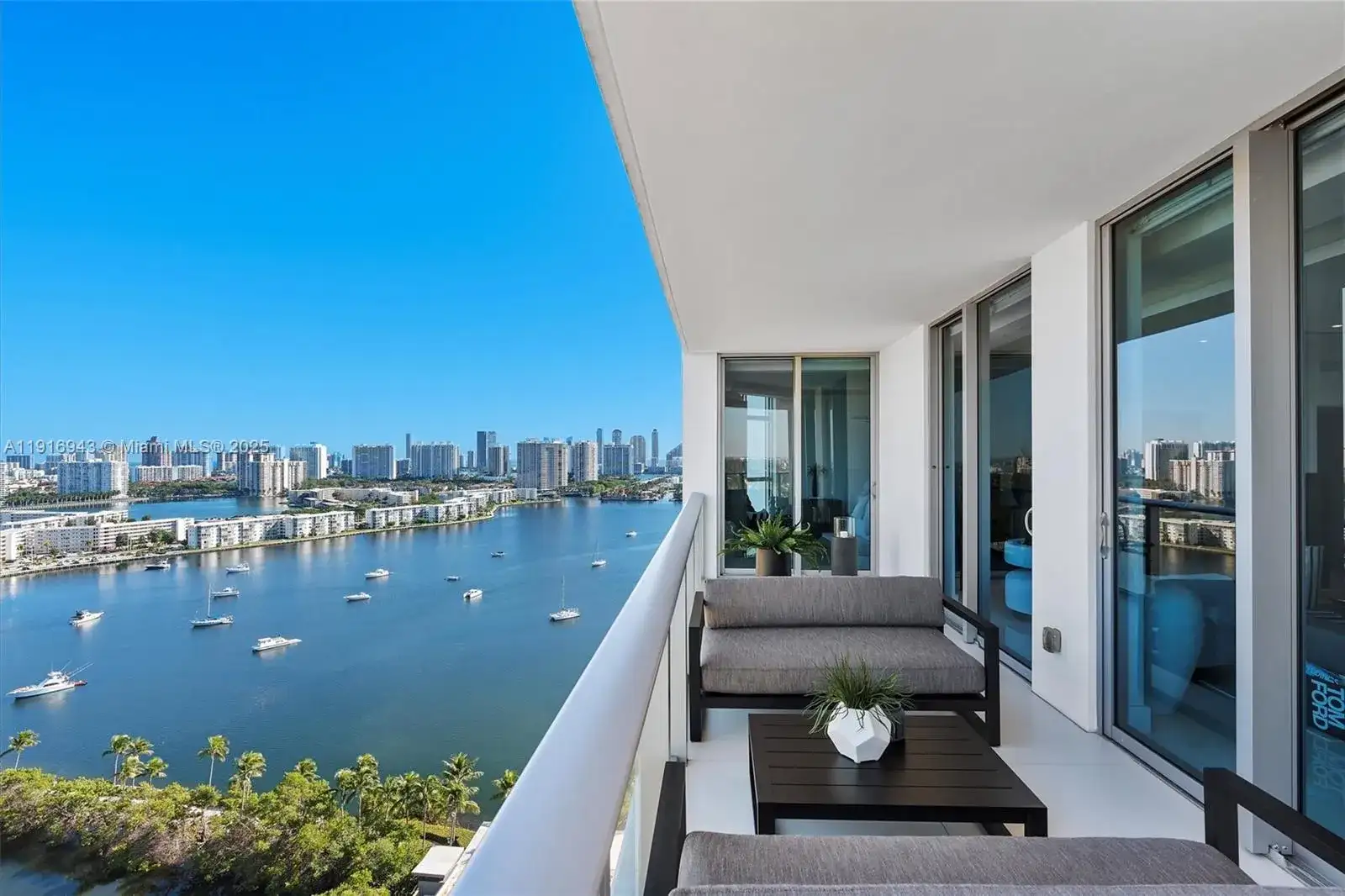 17301 Biscayne Blvd, North Miami Beach FL 33160 photo 3