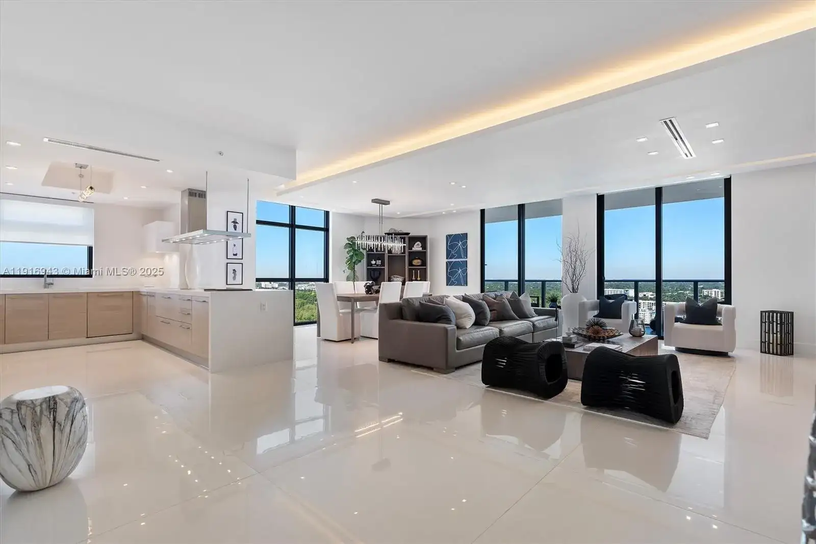 17301 Biscayne Blvd, North Miami Beach FL 33160 photo 4