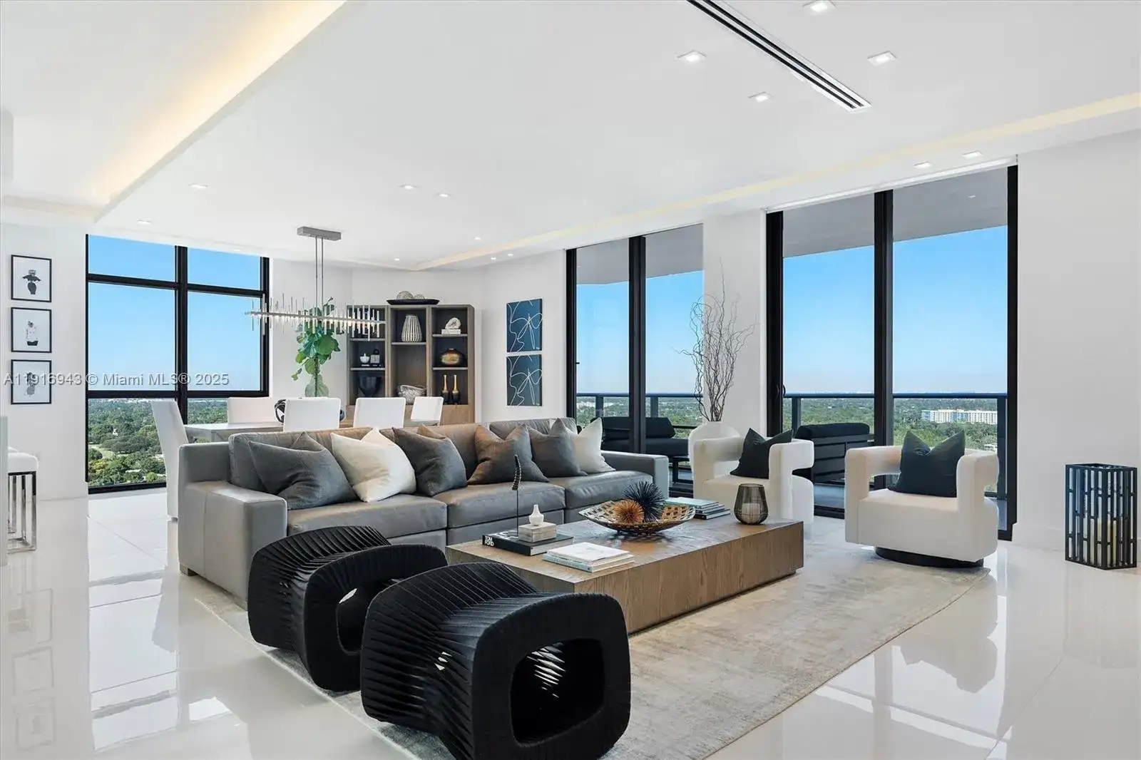 17301 Biscayne Blvd, North Miami Beach FL 33160 photo 5
