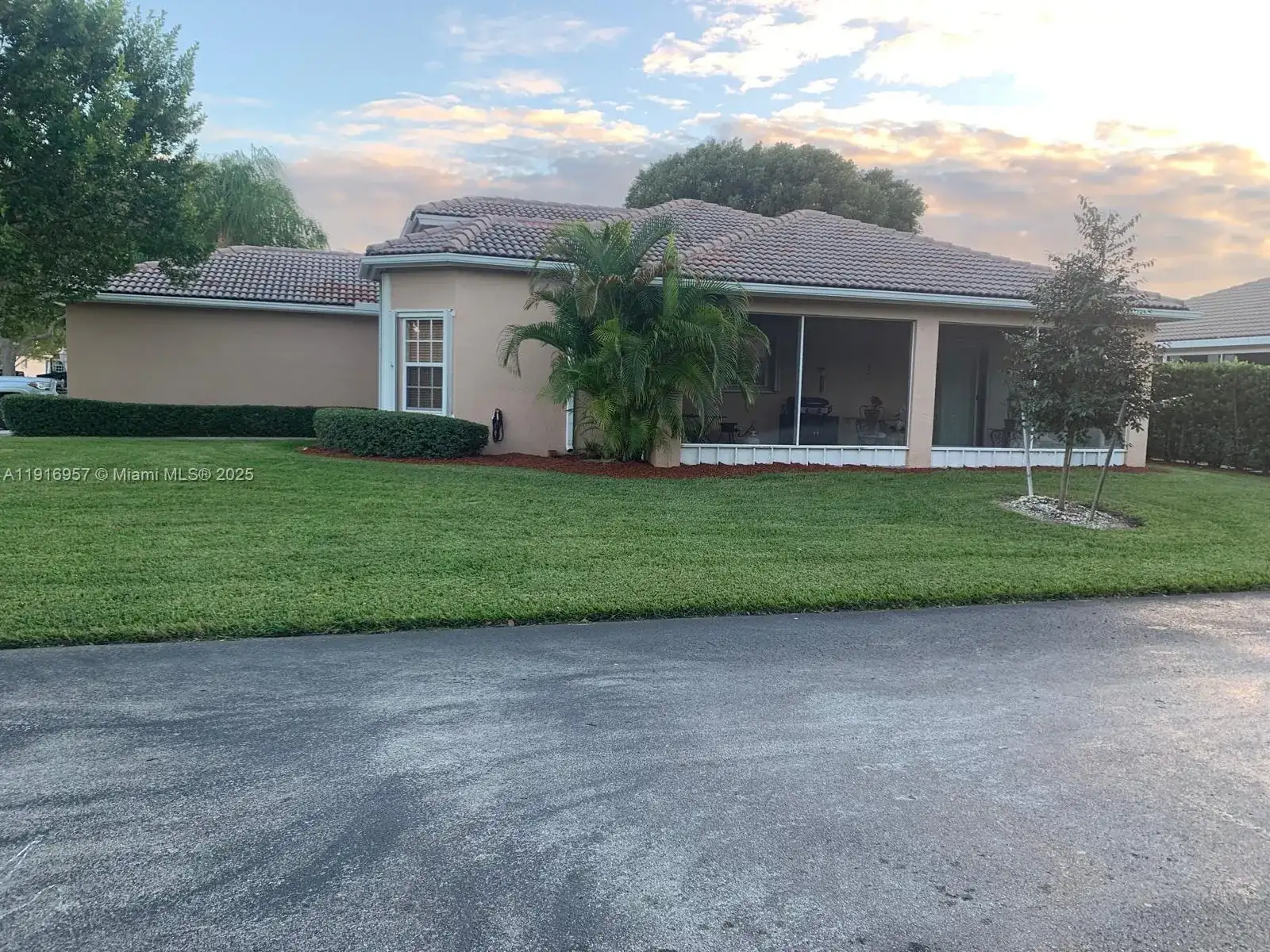462 SE 23rd Dr, Homestead FL 33033 photo 2