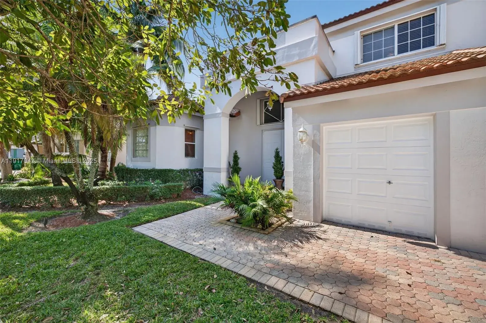 4123 W Lake Estates Dr, Davie FL 33328