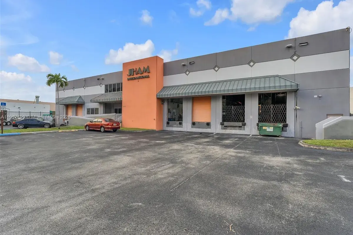 10855 NW 27th St, Doral FL 33172