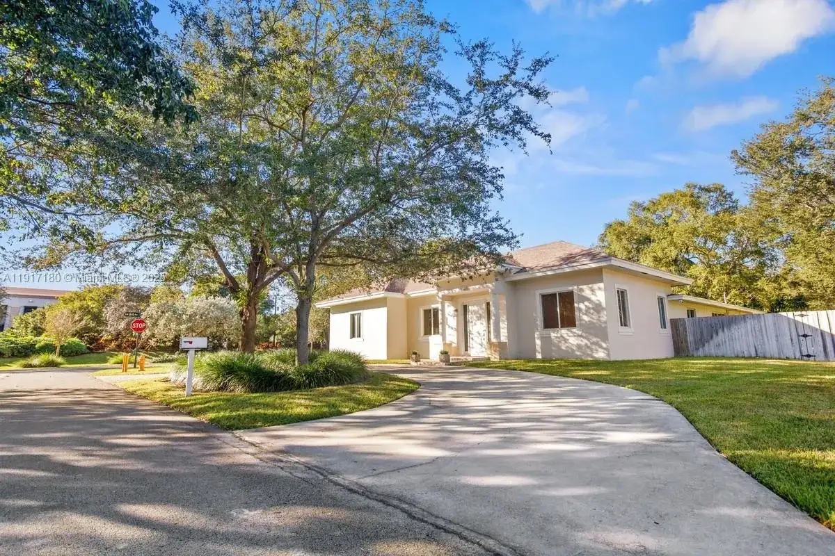8365 SW 131st St, Pinecrest FL 33156 photo 2