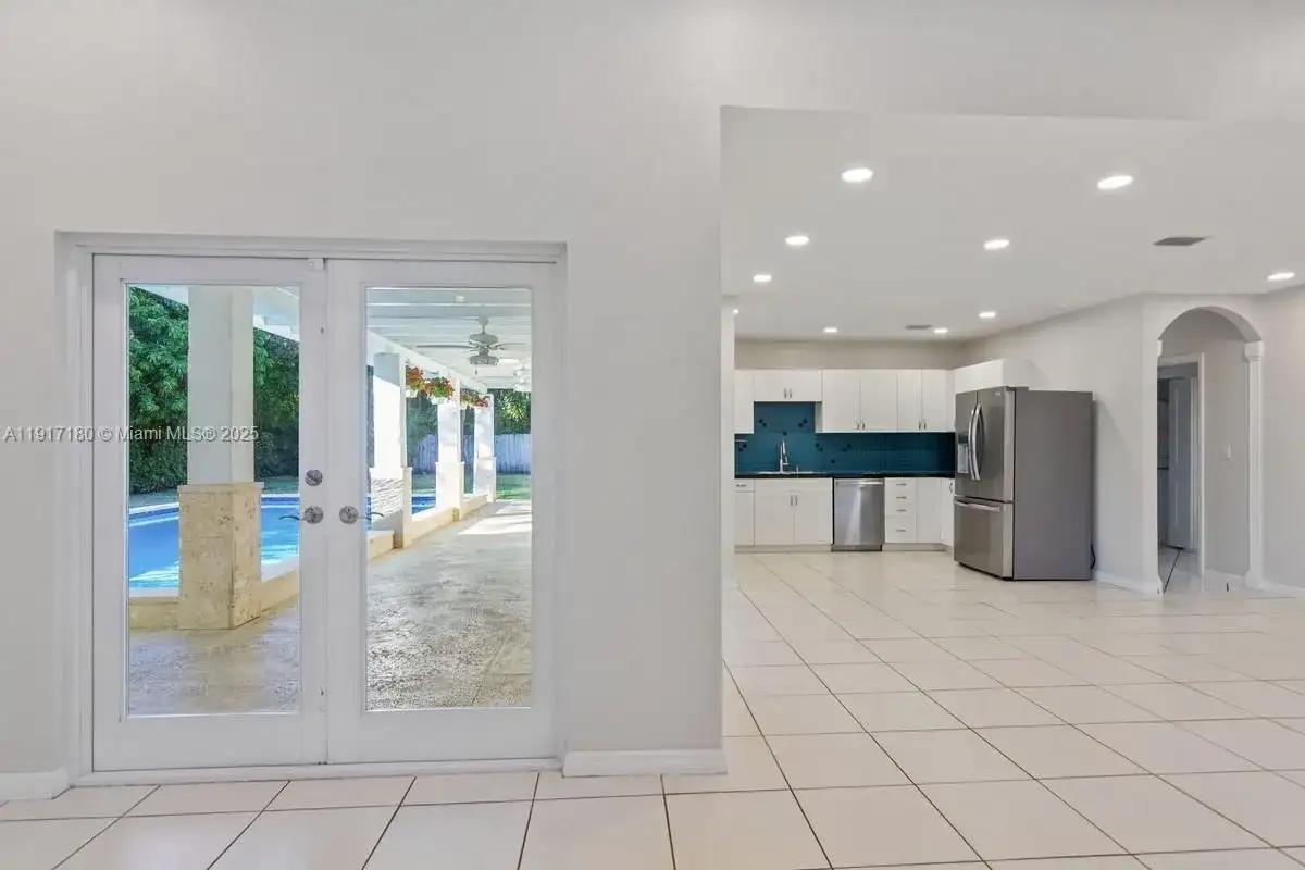 8365 SW 131st St, Pinecrest FL 33156 photo 4