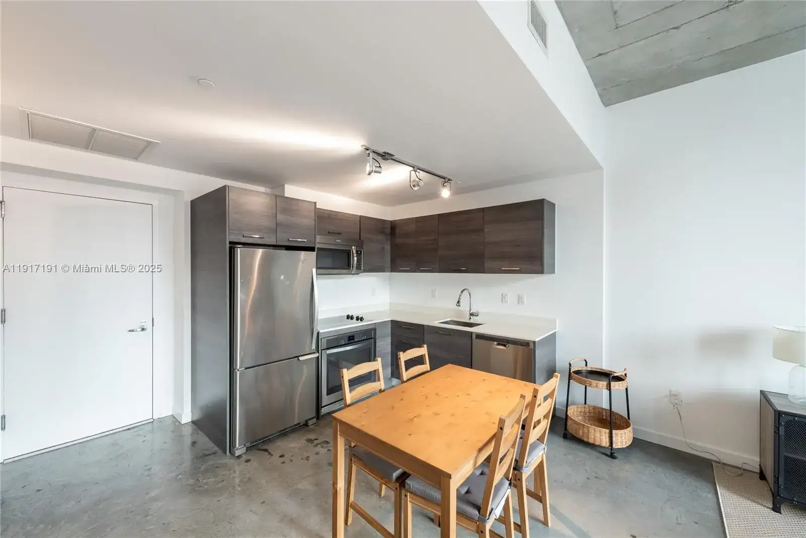 151 SE 1st St # 1709, Miami FL 33131 photo 4