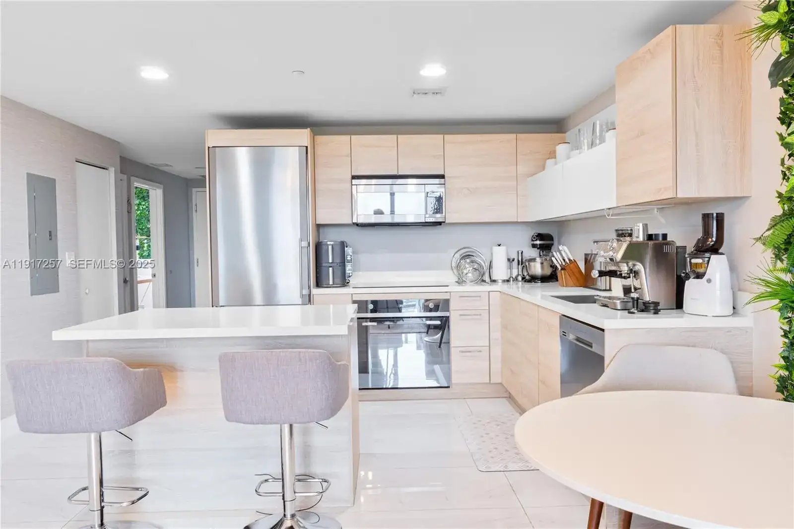 16385 Biscayne Blvd # 405, North Miami Beach FL 33160 photo 4