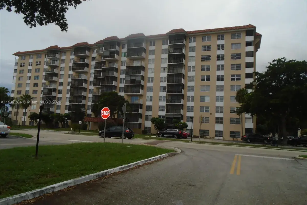4174 INVERRARY DR # 303, Lauderhill FL 33319