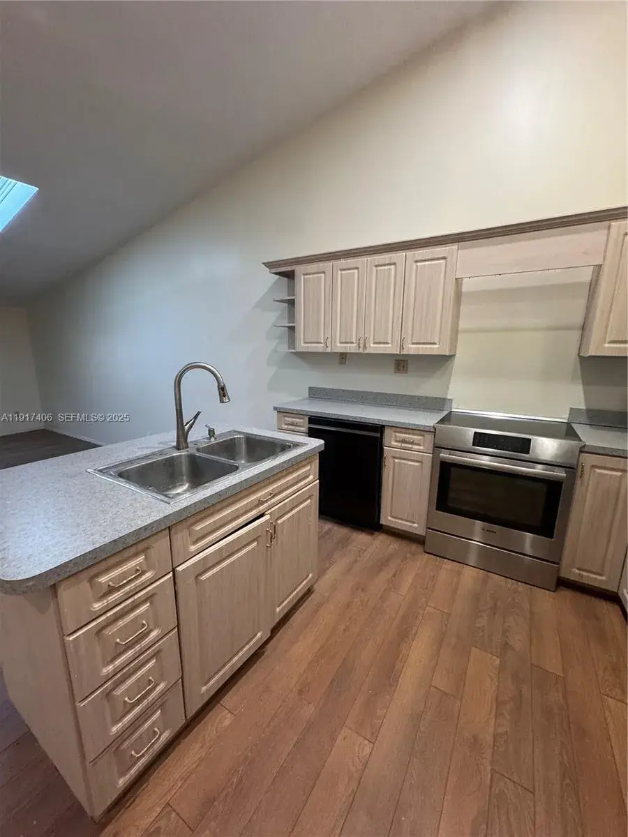6436 N 92nd # 1005, Other City - In The State Of Florida FL 33782