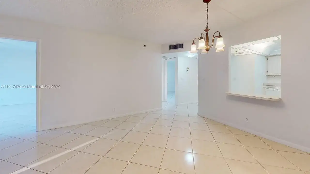 3300 W Rolling Hills Cir # 302, Davie FL 33328 photo 2