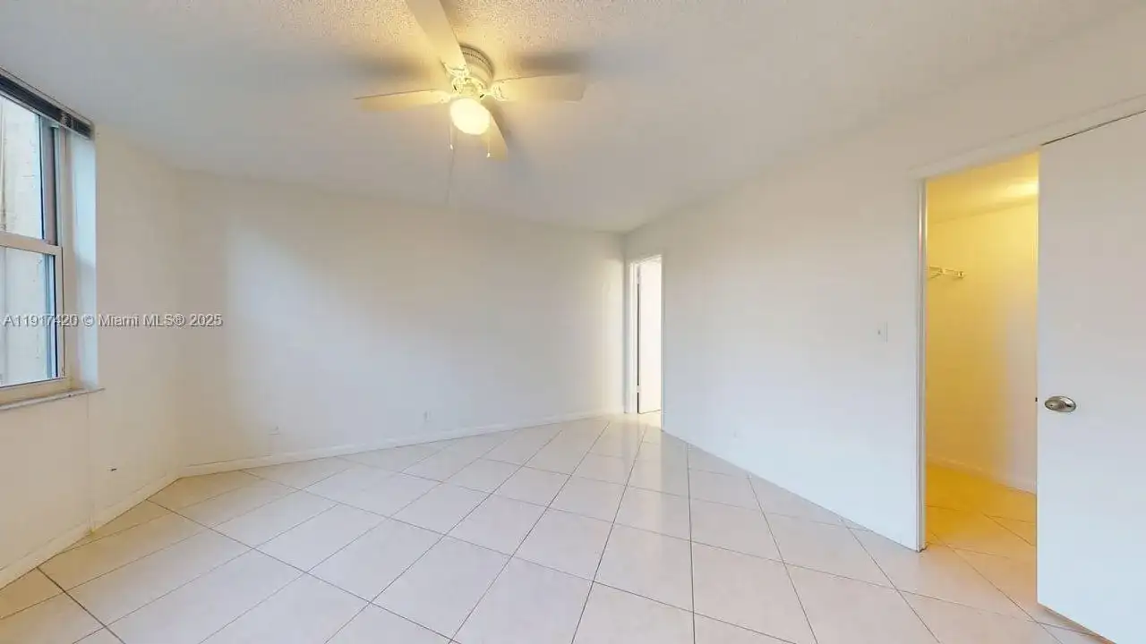 3300 W Rolling Hills Cir # 302, Davie FL 33328 photo 4