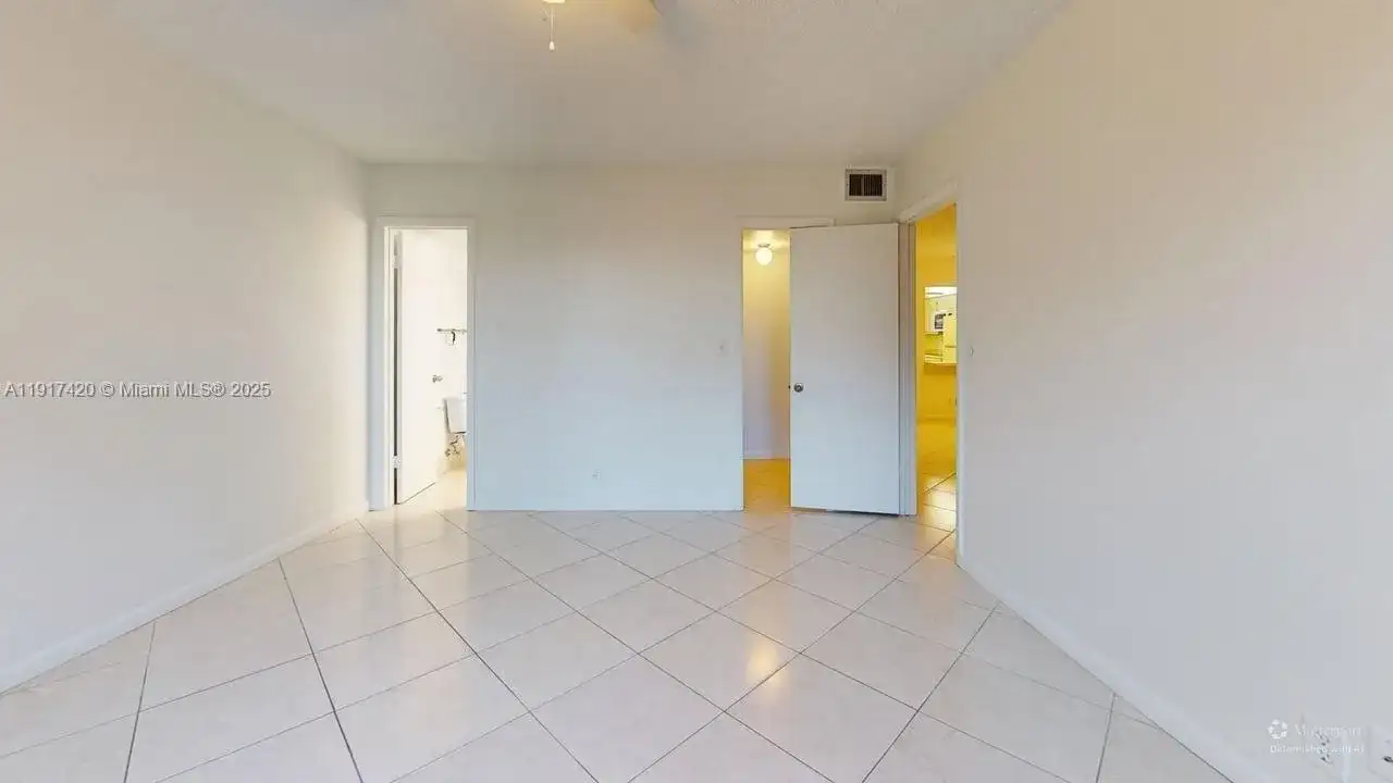 3300 W Rolling Hills Cir # 302, Davie FL 33328 photo 5