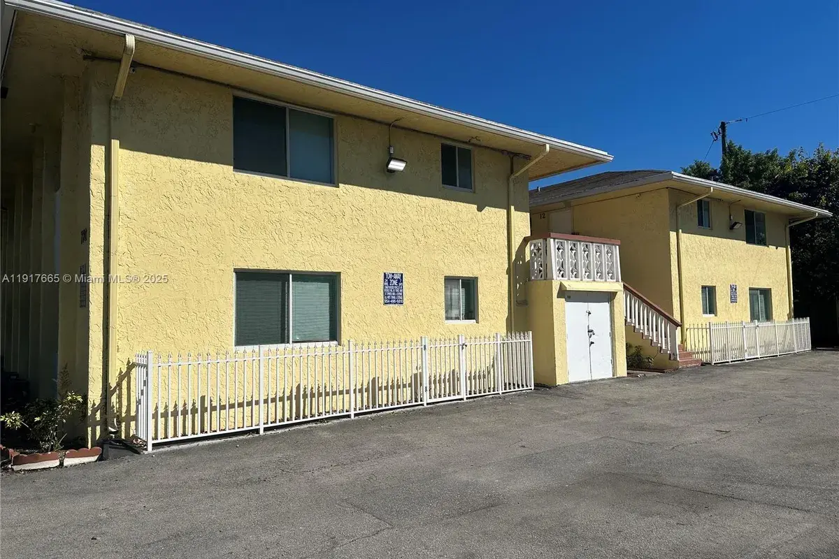 724 NE 4th St, Hallandale Beach FL 33009