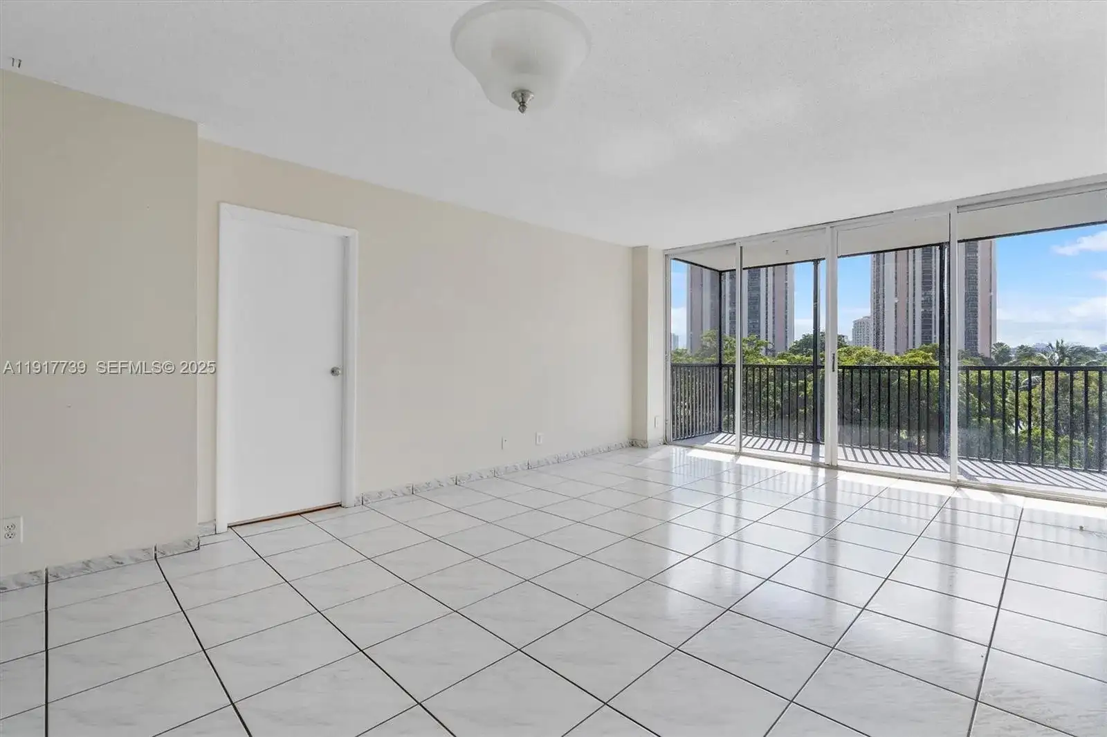 3101 N Country Club Dr # 504, Aventura FL 33180 photo 5