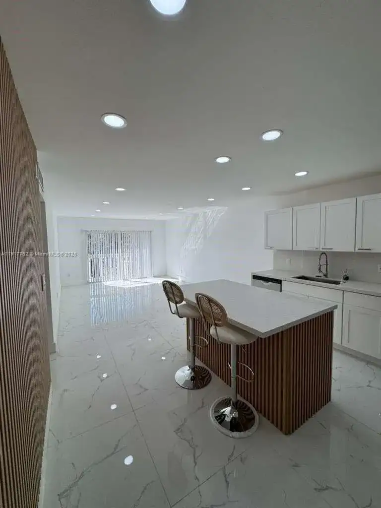 15201 NE 6th Ave # C312, Miami FL 33162 photo 2