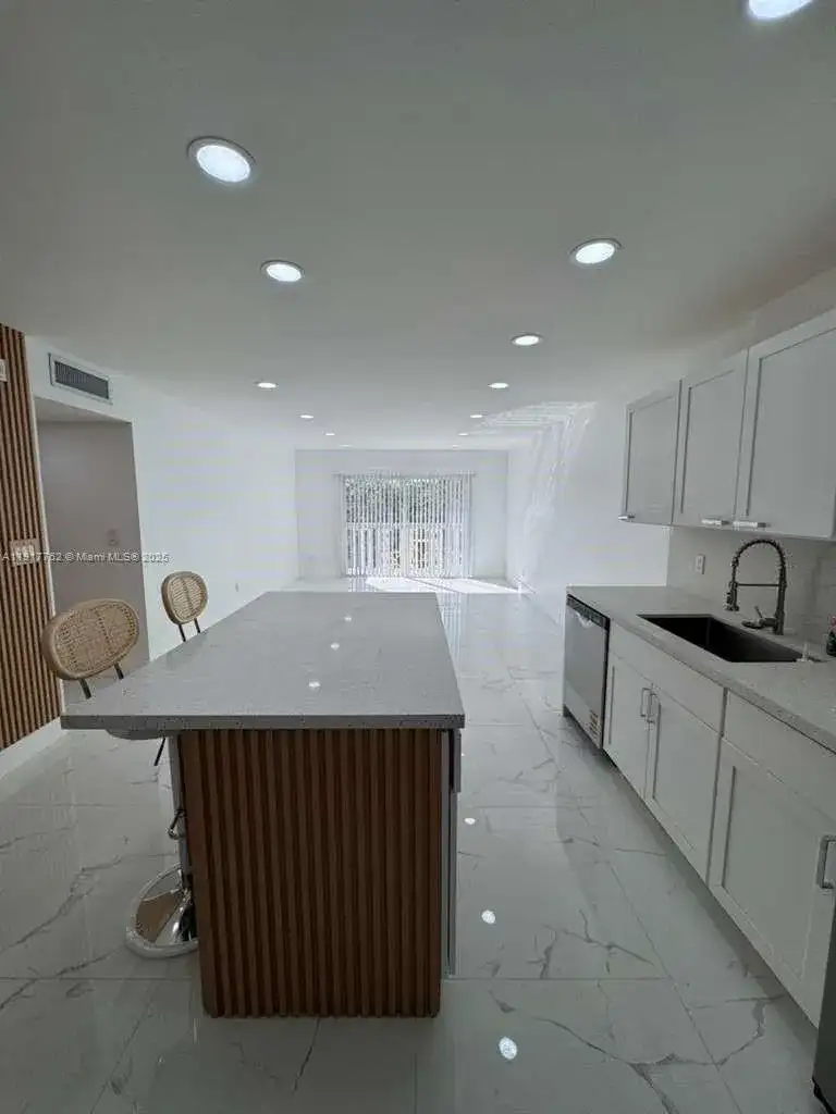 15201 NE 6th Ave # C312, Miami FL 33162 photo 3