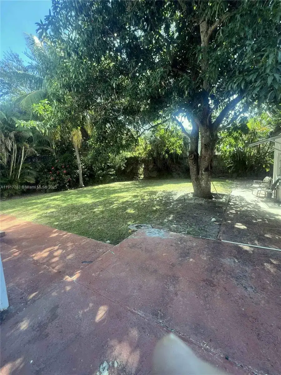 2152 SW 10, Miami FL 33135 photo 4