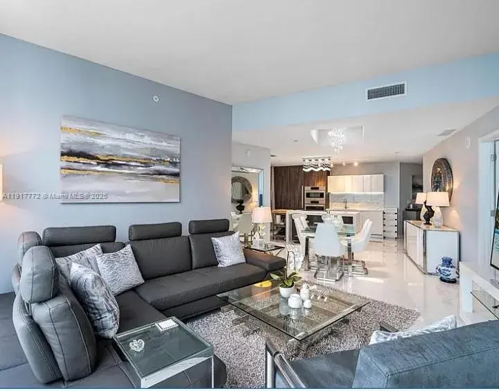 851 NE 1st Ave # 3909, Miami FL 33132
