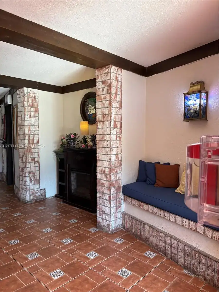 3650 Inverrary Dr # 1N, Lauderhill FL 33319 photo 4