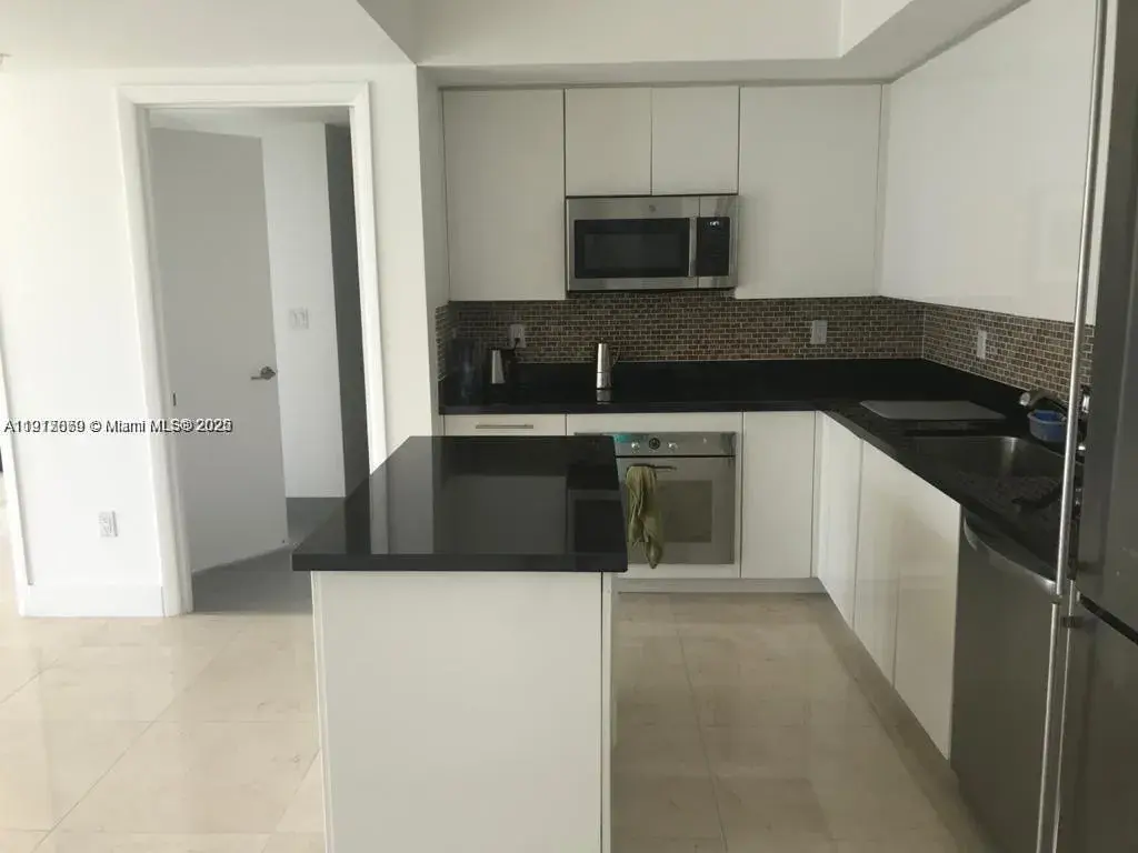 92 SW 3rd St # 1904, Miami FL 33130 photo 3