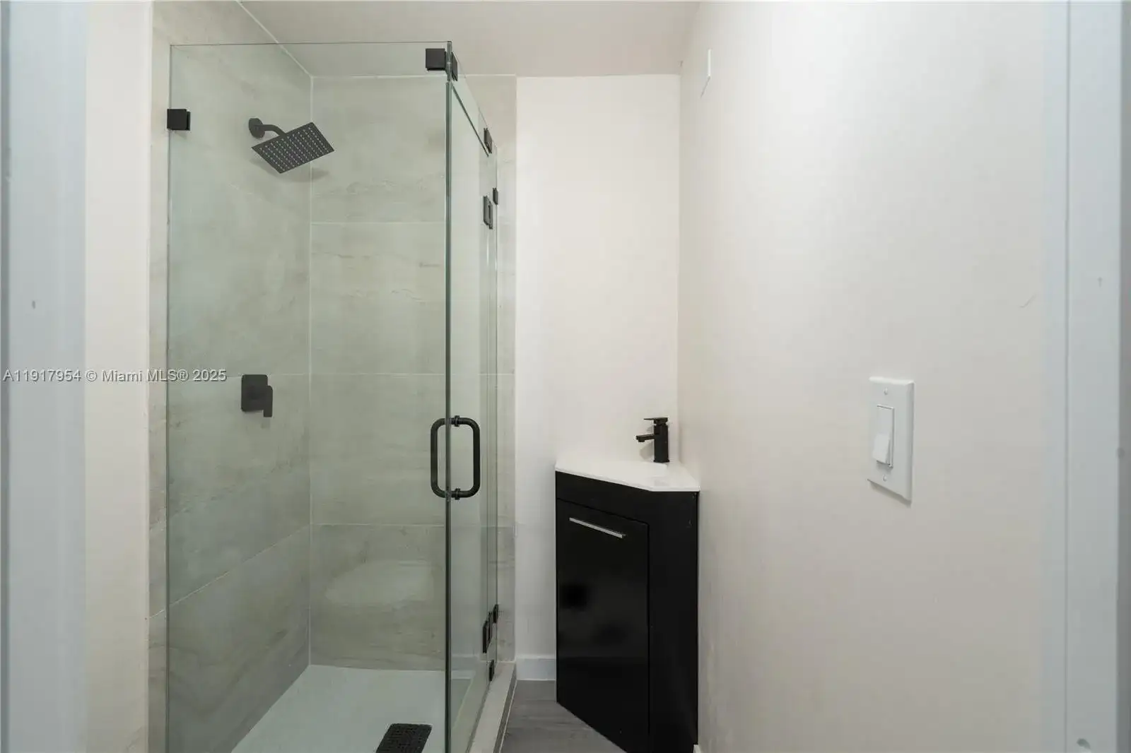 2250 NW 154th St, Miami Gardens FL 33054 photo 4
