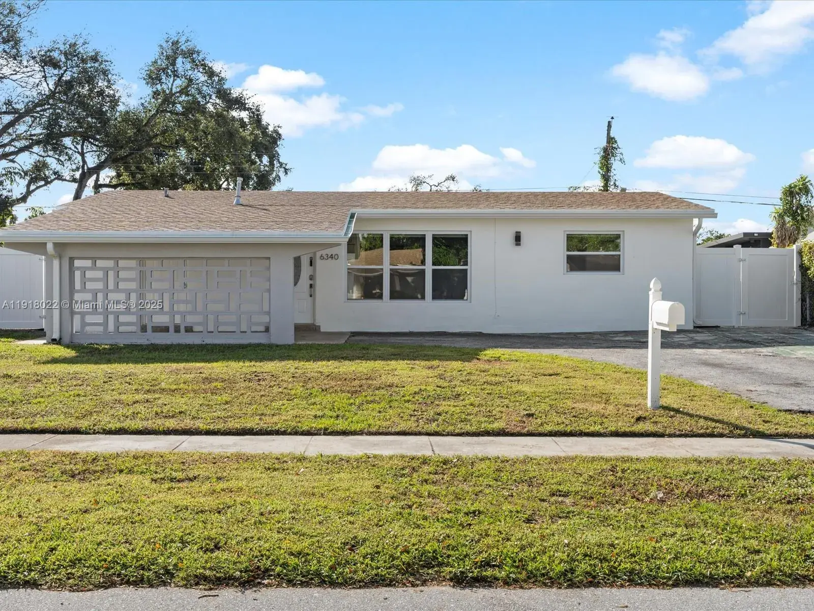6340 Coolidge St, Hollywood FL 33024