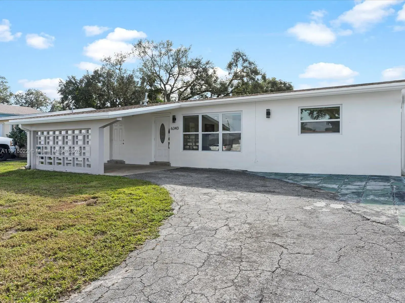 6340 Coolidge St, Hollywood FL 33024
