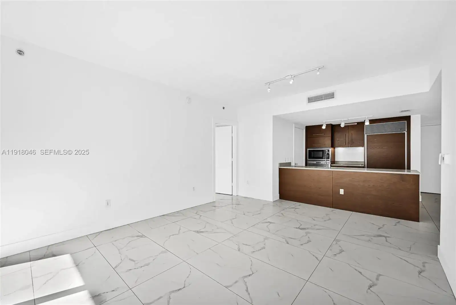 475 Brickell Ave # 3113, Miami FL 33131 photo 2
