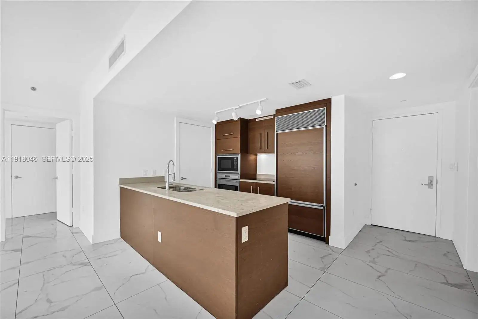 475 Brickell Ave # 3113, Miami FL 33131 photo 4