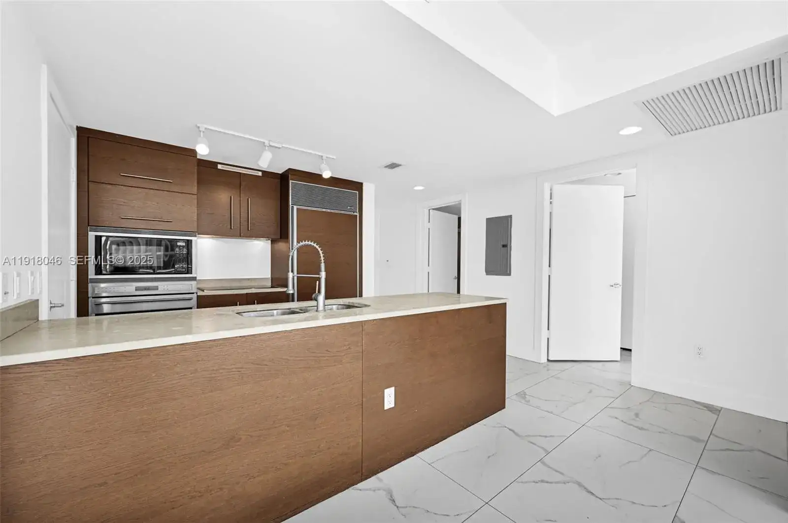 475 Brickell Ave # 3113, Miami FL 33131 photo 5