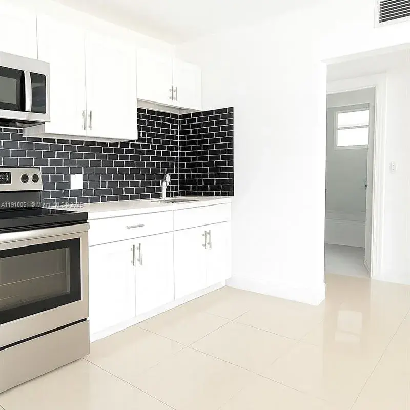 724 NW 3rd Ct # 2, Hallandale Beach FL 33009