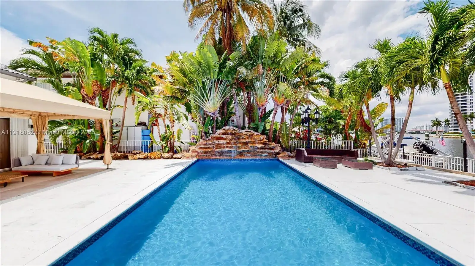 19140 N Bay Rd, Sunny Isles Beach FL 33160 photo 3