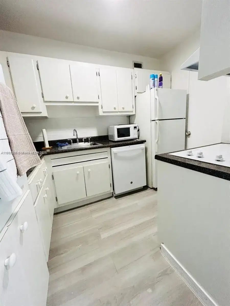 100 Lincoln Rd # 535, Miami Beach FL 33139 photo 3