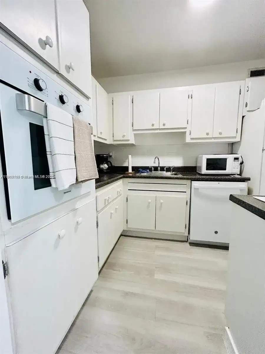 100 Lincoln Rd # 535, Miami Beach FL 33139 photo 4