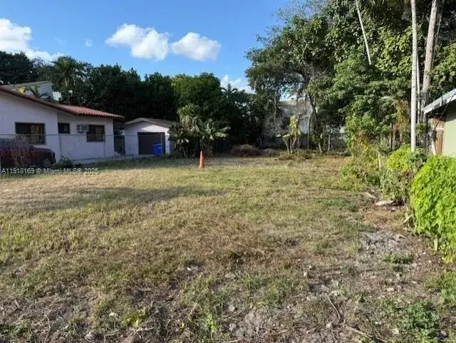 1121 NW 2nd St, Miami FL 33128 photo 2