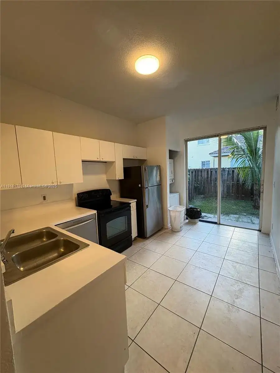 4 SW 15th Rd, Homestead FL 33030 photo 4