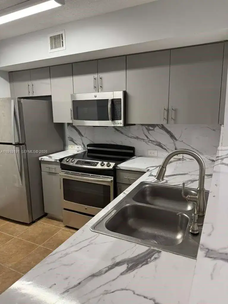 677 SW 111th Ave # 202, Pembroke Pines FL 33025 photo 3