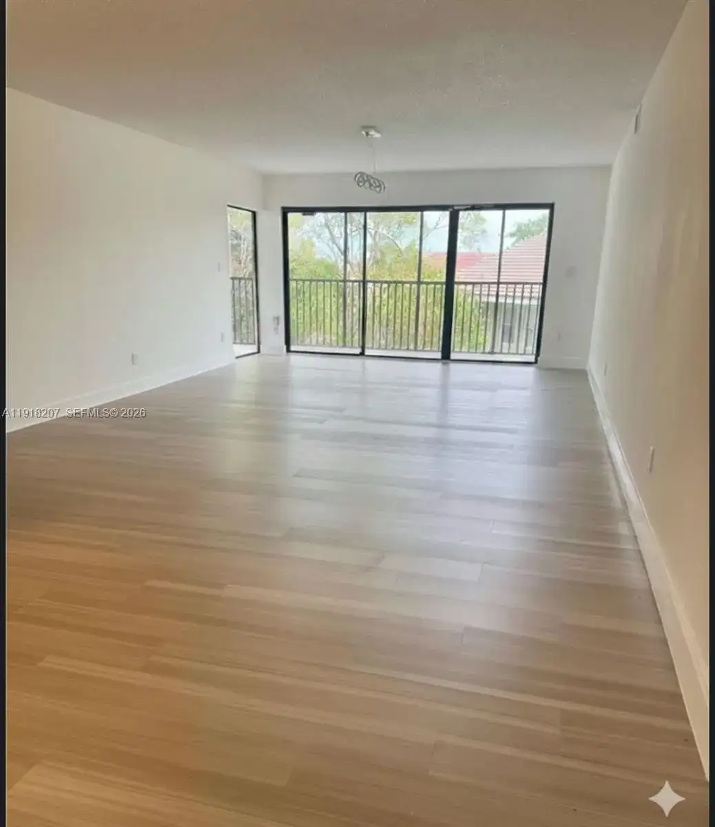605 Ives Dairy Rd # 7, Miami FL 33179 photo 2