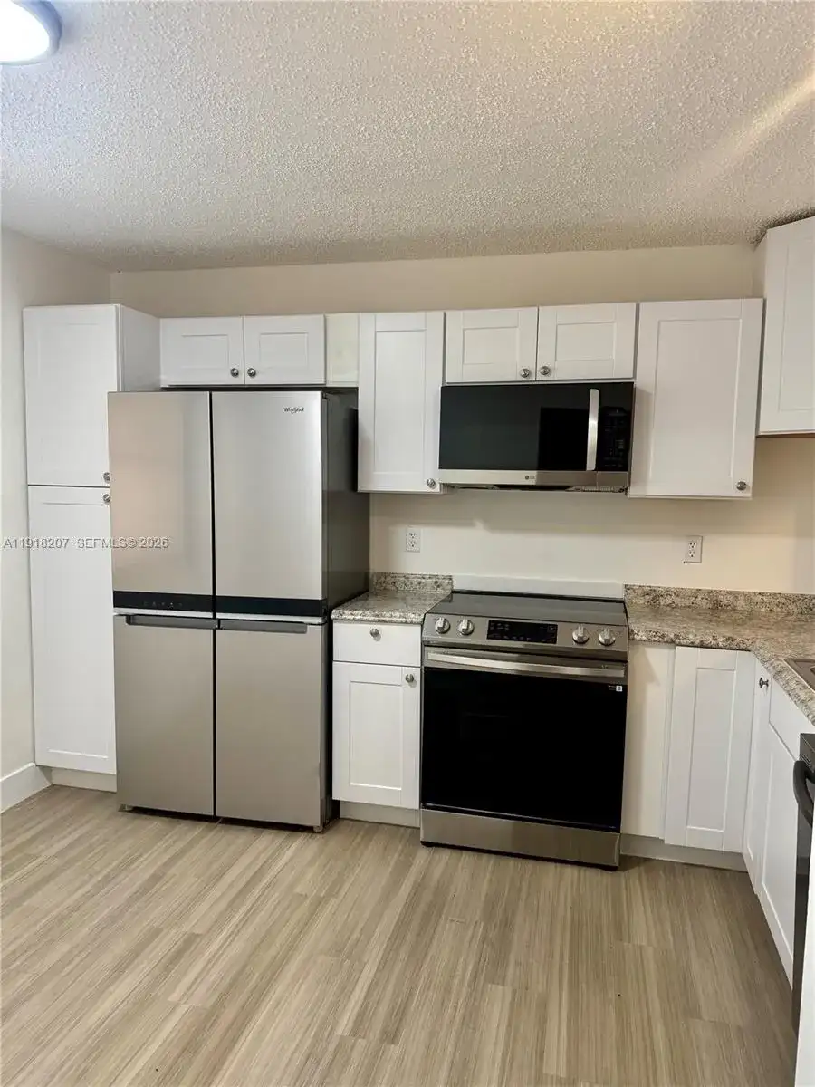 605 Ives Dairy Rd # 7, Miami FL 33179 photo 4