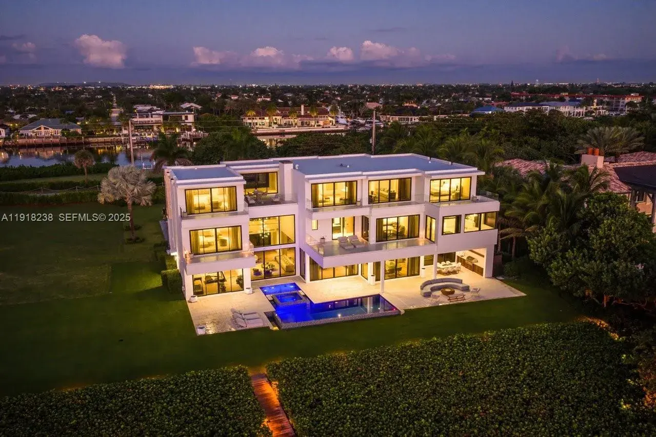 1107 Hillsboro Mile, Hillsboro Beach FL 33062
