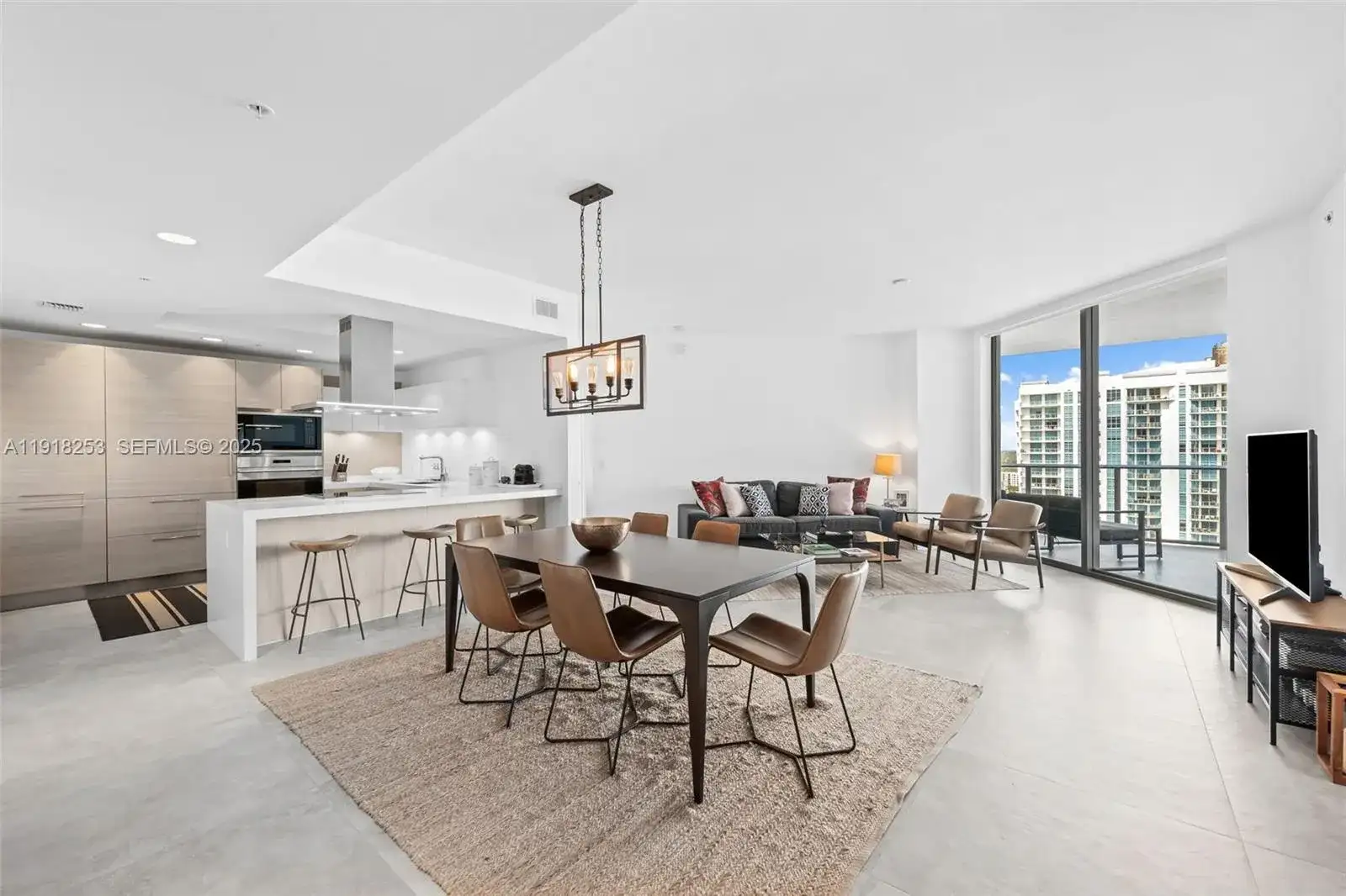 17111 Biscayne Blvd # 2103, North Miami Beach FL 33160 photo 4