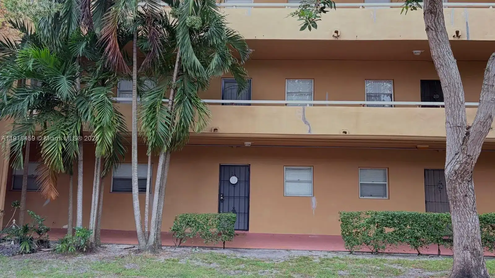 4111 Stirling Rd # 102, Dania Beach FL 33314