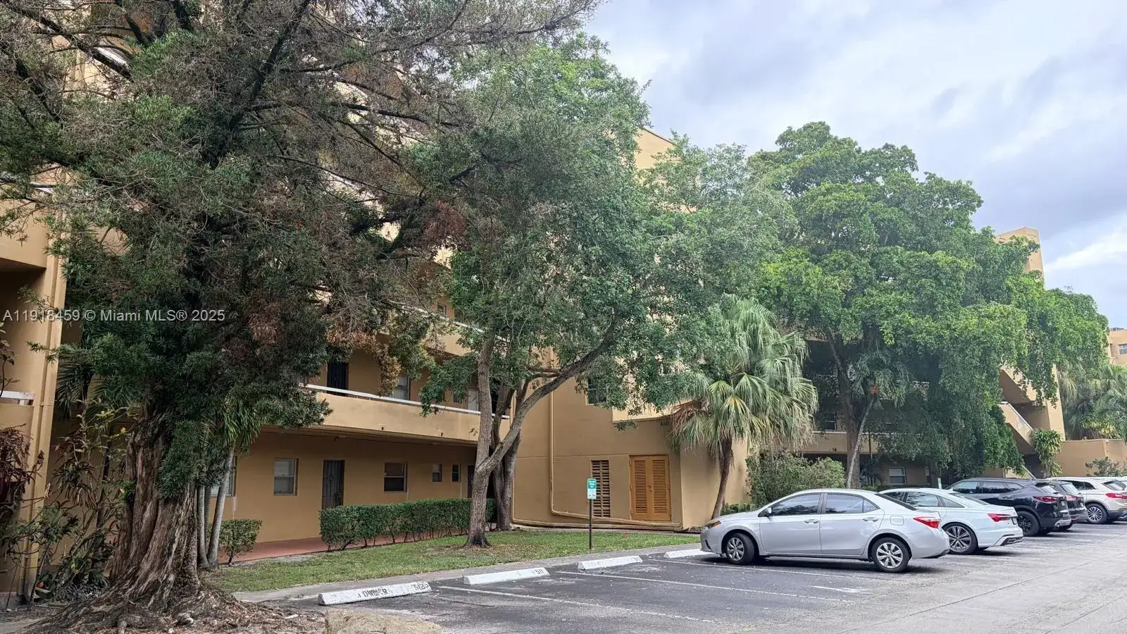 4111 Stirling Rd # 102, Dania Beach FL 33314 photo 4