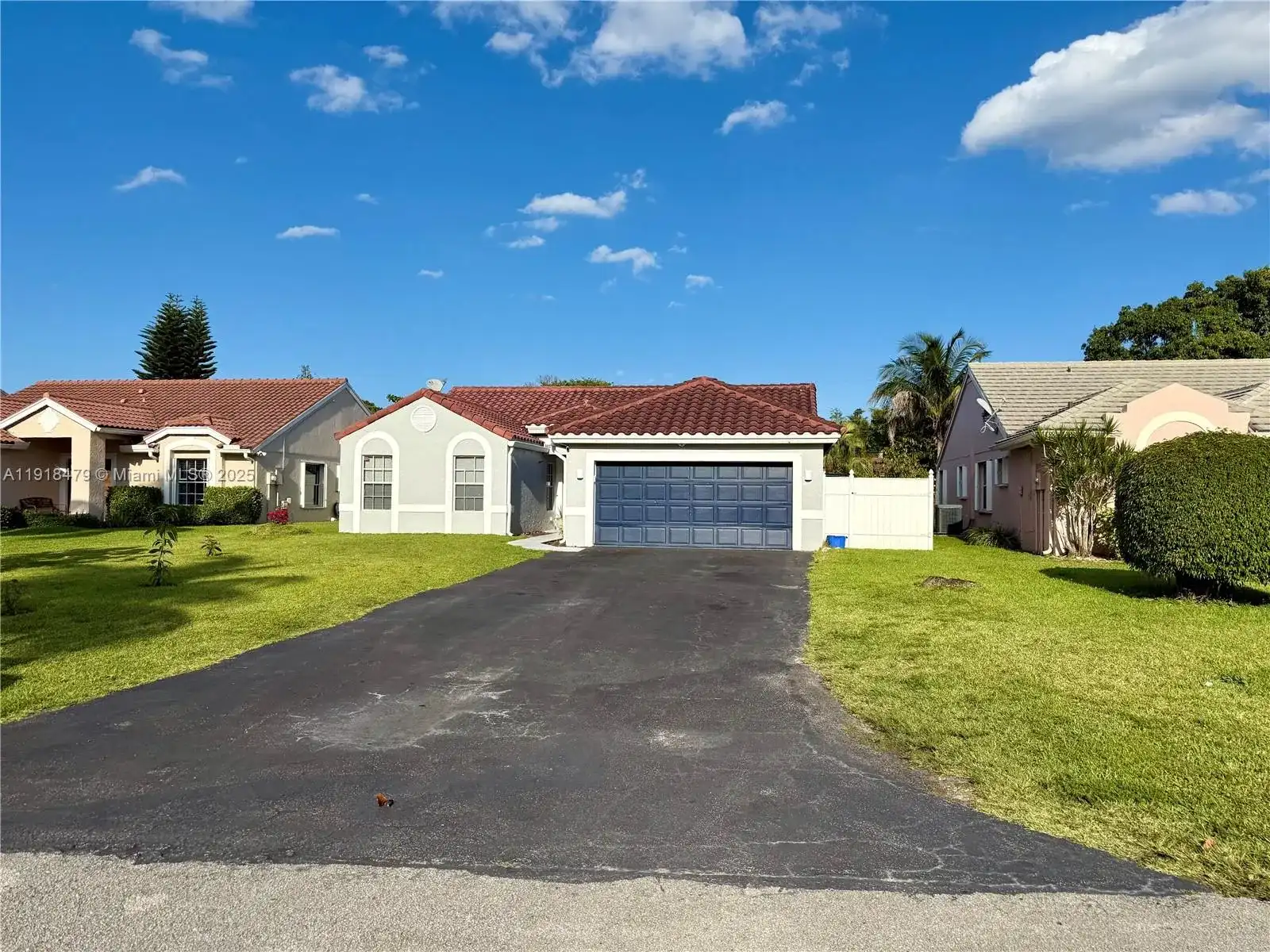 1060 New Parkview Pl, Haverhill FL 33417