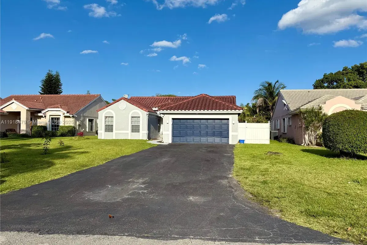 1060 New Parkview Pl, Haverhill FL 33417