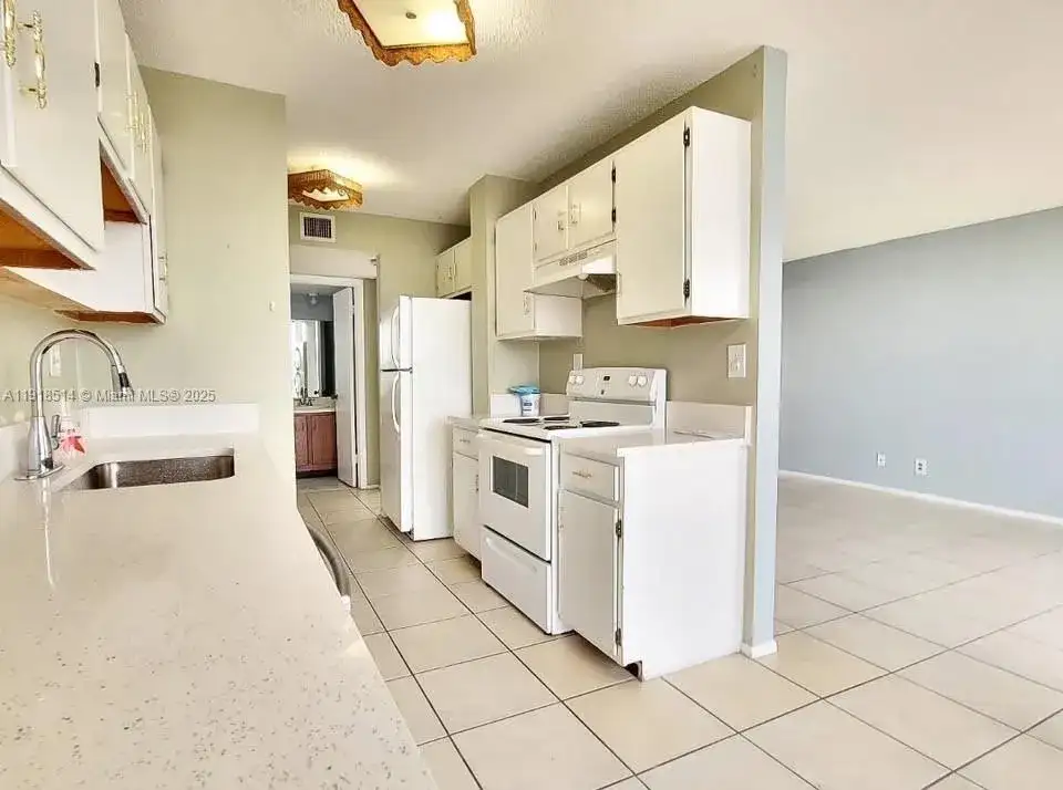 3400 Blue Lake Dr # 504, Pompano Beach FL 33064 photo 4