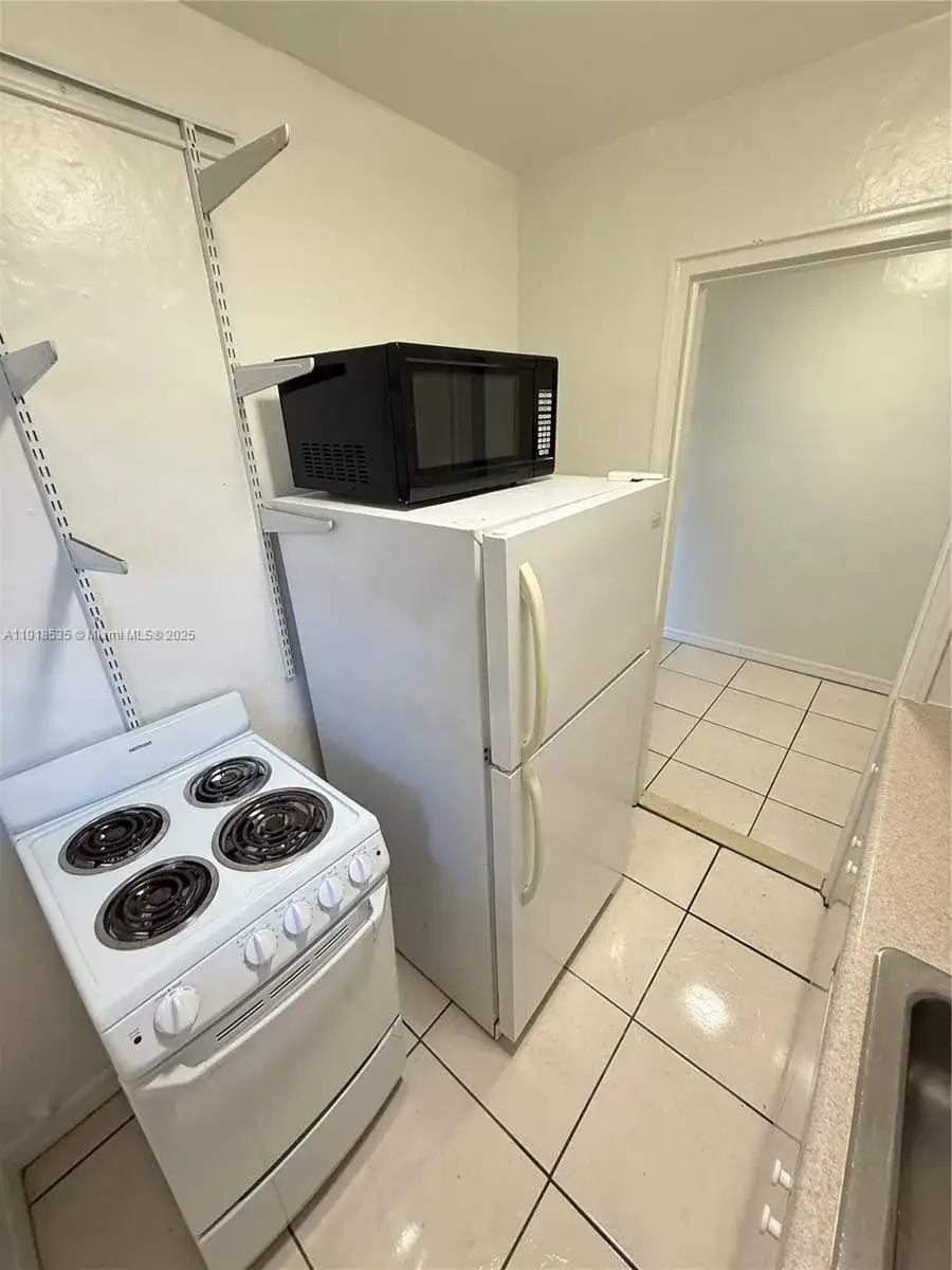 2020 Madison St, Hollywood FL 33020 photo 4