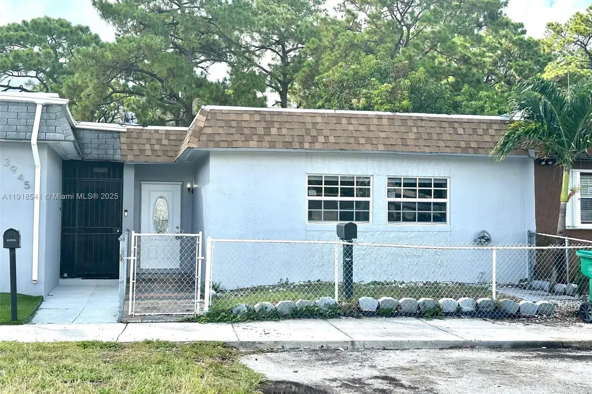 3947 NW 207th St Rd, Miami Gardens FL 33055